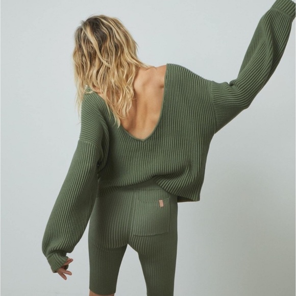 NEW Lunya Cozy Cotton Silk Reversible Pullover in Humble Green - Picture 2 of 11